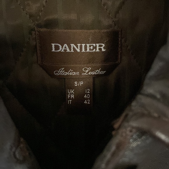 Vintage Danier 3/4 length (zip out lining) leather coat - Picture 2 of 11